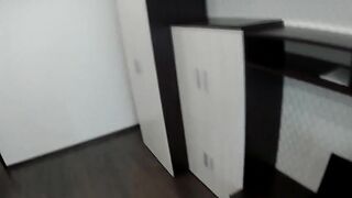 Igraszki w apartamencie z blond laseczką 