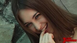 Prześliczna Riley Reid fajnie porusza jędrną dupcią 